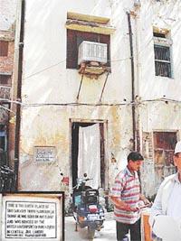 The birth place of Sukhdev Thapar is still occupied by tenants; here a memorial will be set up.