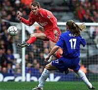 iverpool's German midfielder Dietmar Hamann (L) loops the ball 