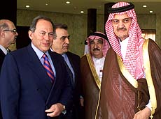 Lebanese President Emile Lahoud (left) stands with Saudi Foreign Minister Saud al-Faisal (right) and Lebanese Foreign Minister Mahmoud Hammoud 