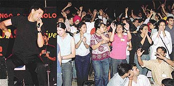 Jasbir Jassi performs at Cyanide 2002
