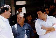 Randhir Kapoor and Rishi Kapoor pay their last respects