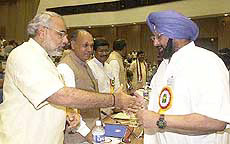 Punjab Chief Minister Amarinder Singh shakes hands with Gujarat Chief Minister Narendra Modi