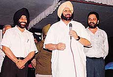 The Chief Minister, Capt. Amarinder Singh, addresses the gathering at the installation ceremony of the Governing Council of the Chandigarh Press Club with the newly elected president, Mr Sarabjit Pandher and the outgoing president, Mr Jagtar Singh Sidhu, in Sector 27, Chandigarh, on Monday.