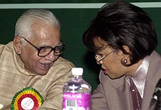 Minister of Petroleum & Natural Gas Ram Naik and Vicky Bailey, Assistant Secretary of Energy Policy and International Affairs, Department of Energy of the USA