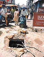 About 10-foot-deep hole on the GT Road near the Ludhiana MC headquarters 