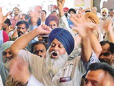 Activists of the Uttariya Railway Mazdoor Union and various trade unions