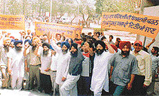 Workers of the Sikh Students Federation stage a demonstration