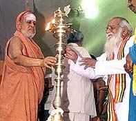 Jagadguru Shankracharya of Kanchi Kamikoti Peetham Shri Jayendra Saraswati lights a traditional lamp