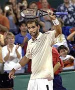 Pete Sampras thanks the crowd after defeating Andre Agassi 
