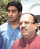 Abhishek Bachchan coming out of the court with Samajwadi Party leader Amar Singh.