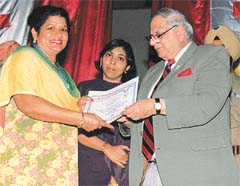 The Punjab Governor, Lieut-Gen J.F.R. Jacob (retd), honours Mrs Jaswant Kaur