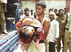 Raju Ravidas carries body of his nephew