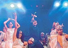 Shankar Sawhney performs at the Pepsi Banja