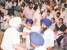 Activists of the Congress and the SAD-BJP combine raise slogans against each other