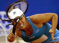 Jennifer Capriati returns a forehand shot