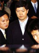 Kim Hong-gul, center, the youngest son of President Kim Dae-jung