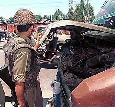 BSF jawan checking a vehicle on Maulana Azad road