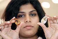 World famous diamonds cullinan 1(right), a 530.20 carats diamond