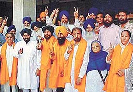 Newly elected councillors of the Ludhiana Democratic Alliance with party leaders at a function held in Ludhiana