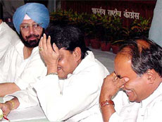 Left to right: Punjab Chief Minister Amarinder Singh, Maharashtra Chief Minister Vilas Rao Deshmukh and Madhya Pradesh Chief Minister Digvijay Singh
