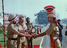 The Additional Director-General of Police, Mr R. S. Gill, honours sepoy Lakhbir Singh