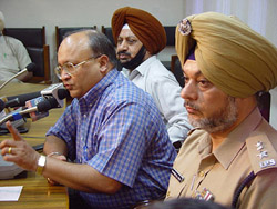 Mr Rajan Gupta, IG, Border Range, SSP Narinder Pal Singh and Deputy Commissioner S. S. Puri address mediapersons 