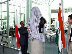 Lok Sabha Speaker Manohar Joshi unveils the bust of Mahatma Gandhi