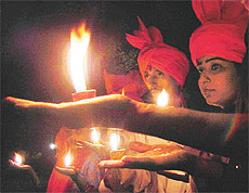 PLEDGE TO FIGHT FOR COUNTRY