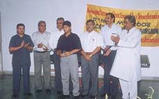 The guests of honours with one of the winners of the table tennis competition during the prize distribution ceremony.