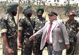 Punjab Governor Lt-Gen J.F.R. Jacob talks to Army officers and jawans