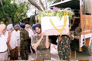Captain Satnam Singh Parmar's body being brought to Military Hospital