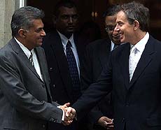 Britain's Prime Minister Tony Blair shakes hand with Sri Lanka's Prime Minister