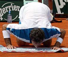 Alex Corretja of Spain kisses the court 