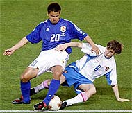 Russia�s Igor Semshov challenges Japan�s Tomokazu Myojin