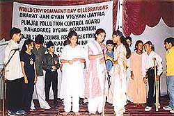 Students present poetry recitation to save