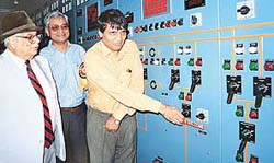 Union Power Minister Suresh P. Prabhu switches on the 220 kv substation