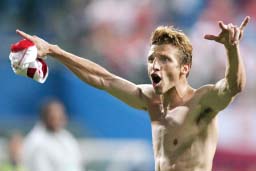 USA�s Frankie Hejduk celebrates as the team advances to the second round