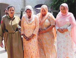 Three alleged �jebkatris� nabbed by the Ludhiana police