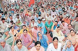 Members of the Workers and Employees Coordination Committee of Punjab and Chandigarh hold a rally in support of their demands in Sector 17,Chandigarh, on Monday.
