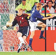 German keeper Oliver Kahn clears the ball under pressure from the USA's Frankie Hejduk (R), at the Munsu Football Stadium in Ulsan, during quarter-final 