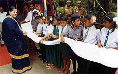 A 7.2 km long banner containing congratulatory messages, written by students
