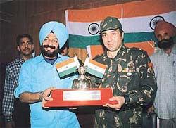 Cine star Sunny Deol receives the "Shaheed Bhagat Singh Award" from Mr M.S. Bitta
