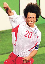 South Korean Hong Myung-bo celebrates after winning the penalty against Spain