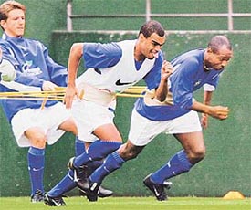Brazil's midfielder Juninho Paulista (L) holds the rope as forwards Denilson (C) and Edilson run during the afternoon training session at Omiya Soccer Park in Japan 