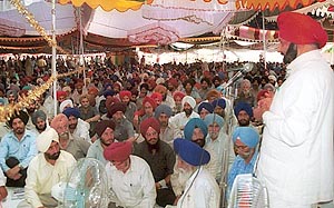 J&K Minister for Sports Harbans Singh addresses pilgrims