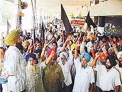 Government employees stage a dharna to oppose the Punjab Budget proposals