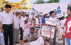 Dr. S.L. Goyal, Civil surgeon flags of a rally of volunteers against drugs 