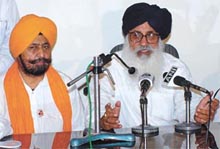 Jathedar Avatars Singh Hit and Parkash Singh Badal at a press conference