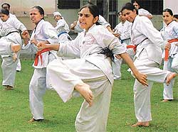KARATEKAS IN ACTION