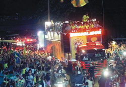 Members of Brazilian football team are welcomed by fans in Rio de Janeiro